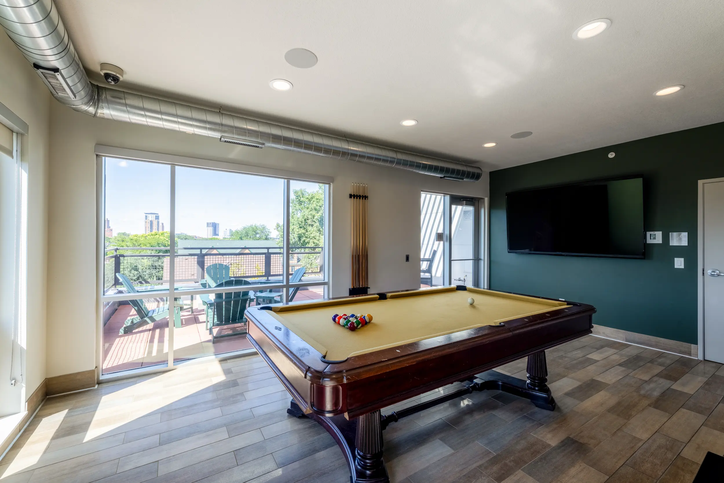 clubhouse game room the knoll dinkytown apartments near the university of minnesota